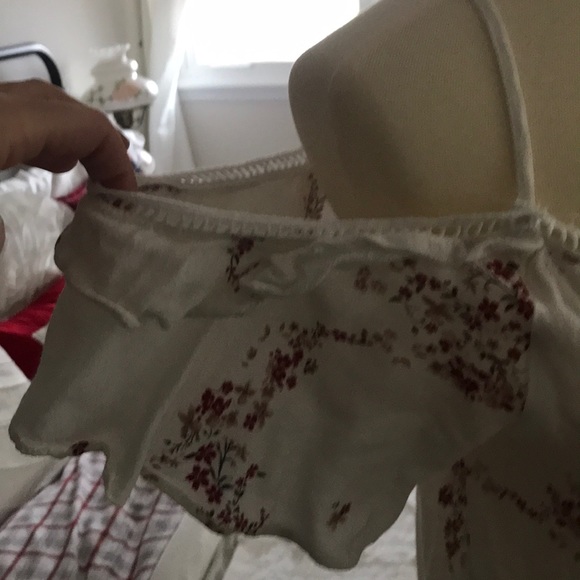 Cold shoulder blouse - Picture 3 of 4